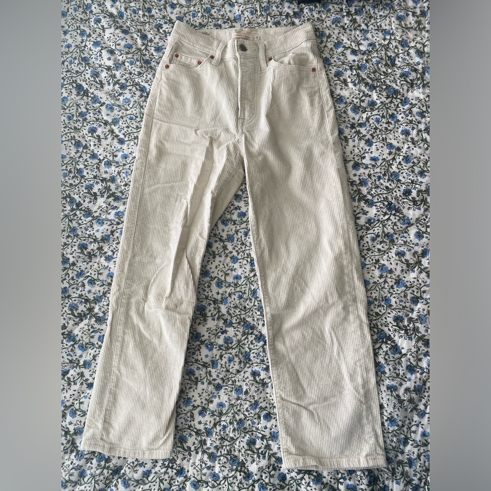 Levi’s Ribcage Straight Corduroys